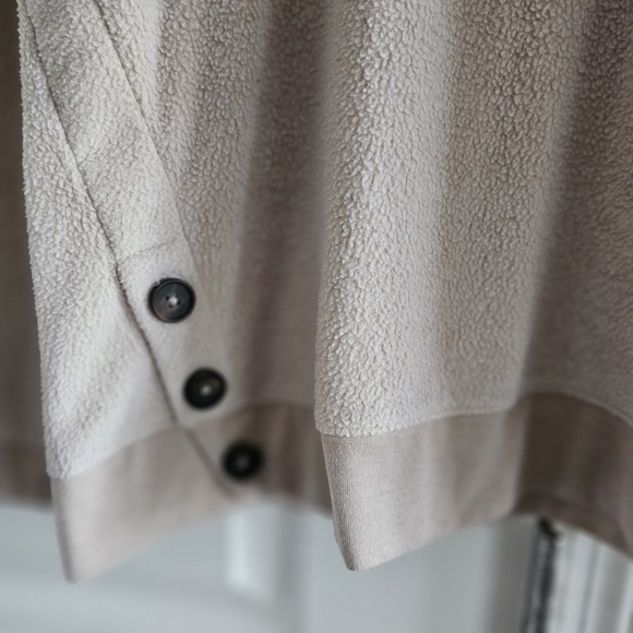 Madewell (Re)sourced Brushed Side-Button Relaxed Sweatshirt - Picture 7 of 9